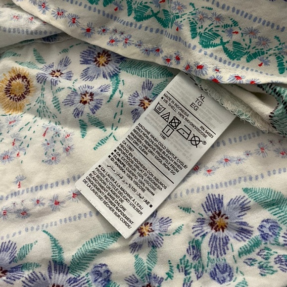 Old Navy Womens Boho Blouse Size XL Floral Print White VNeck Lightweight - Picture 6 of 8